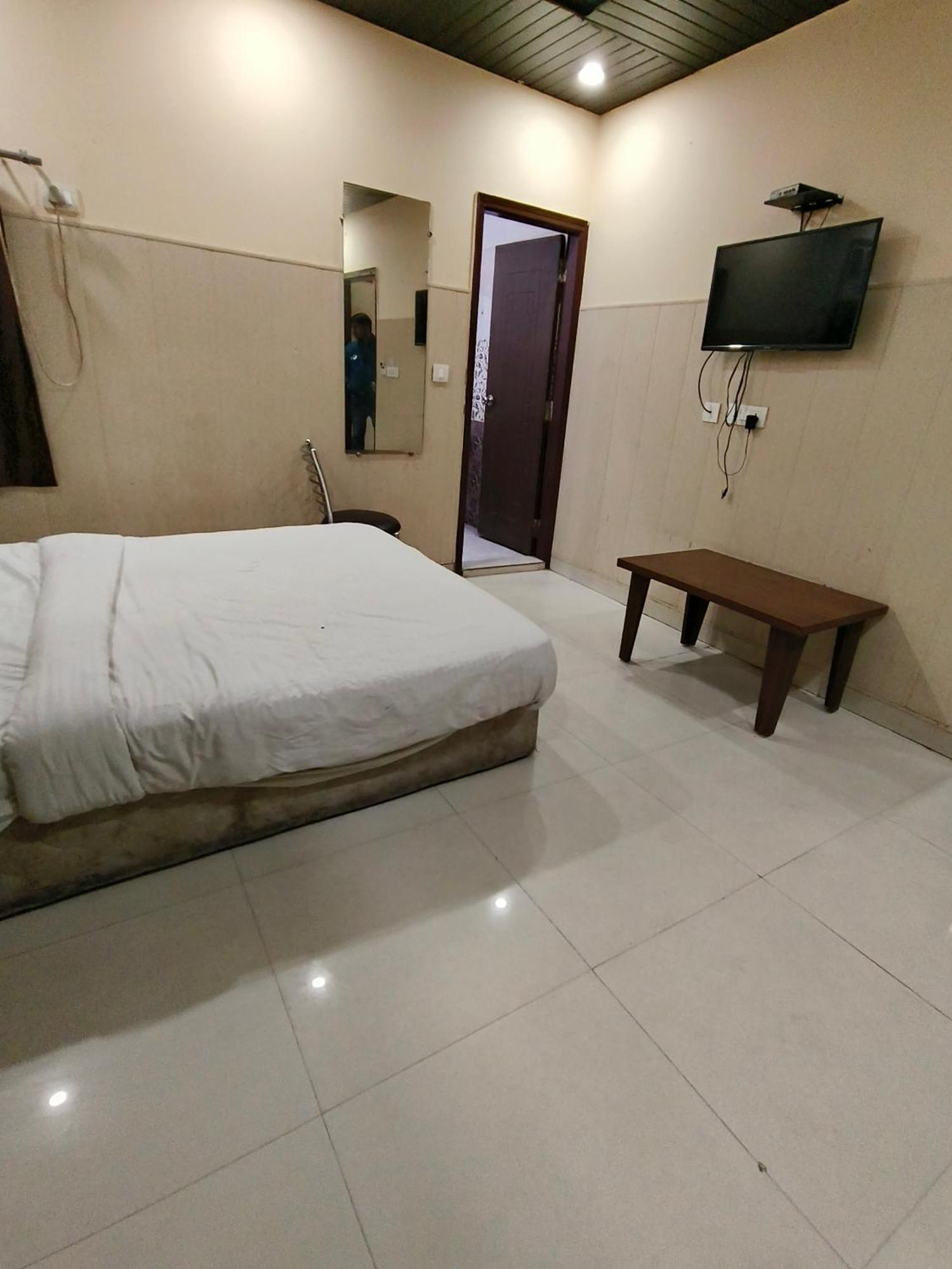 S R Plaza At Delhi Airport Hotel New Delhi Exterior photo