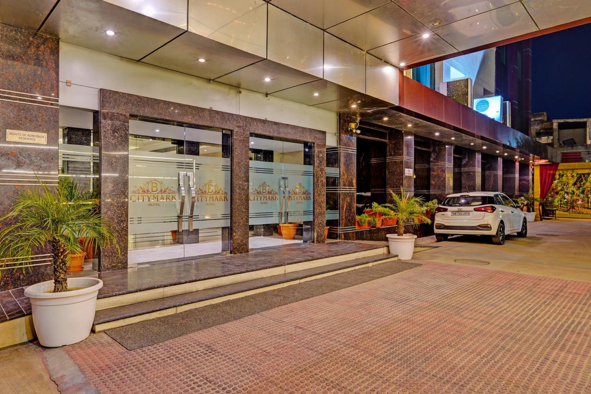 S R Plaza At Delhi Airport Hotel New Delhi Exterior photo